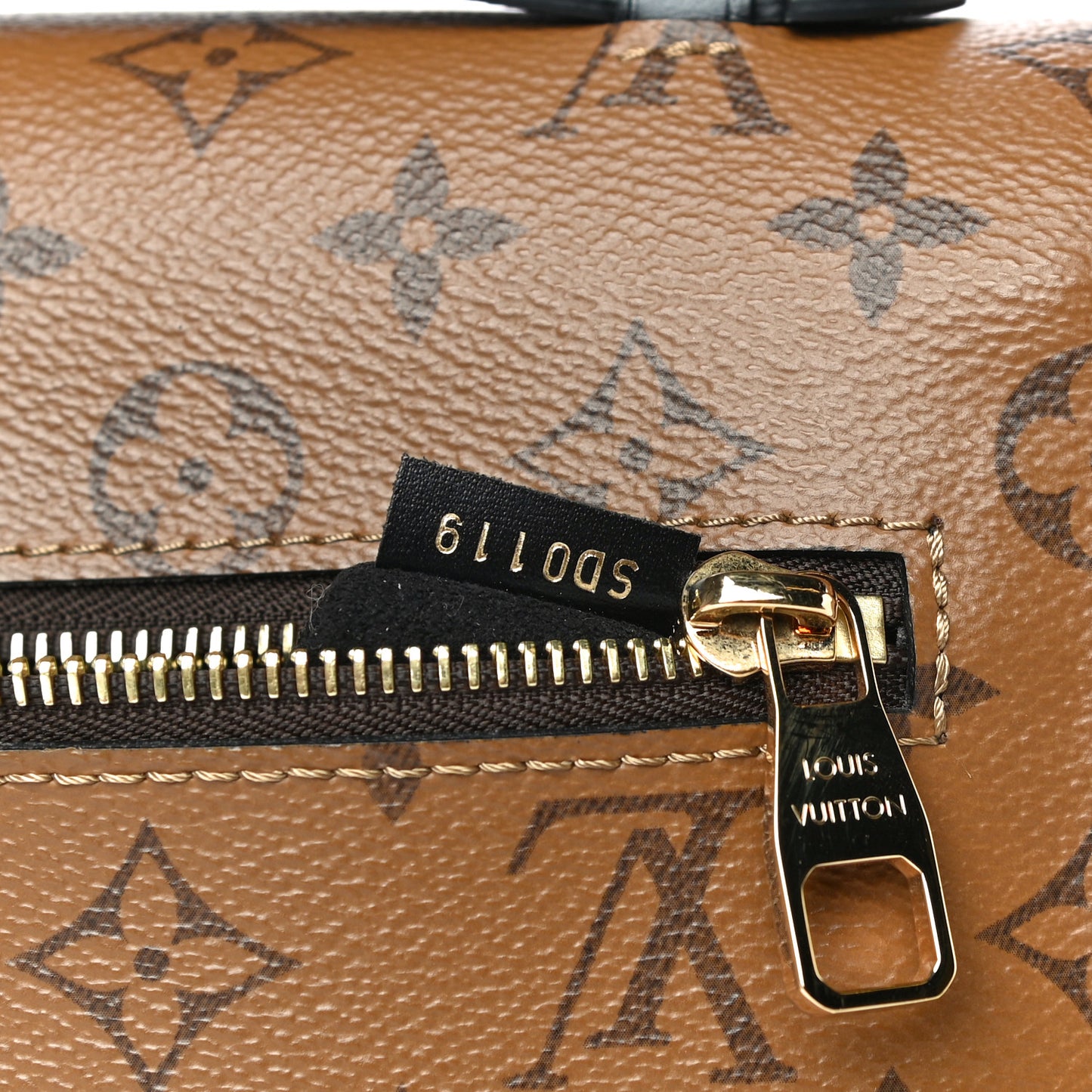 Reverse Monogram Pochette Metis