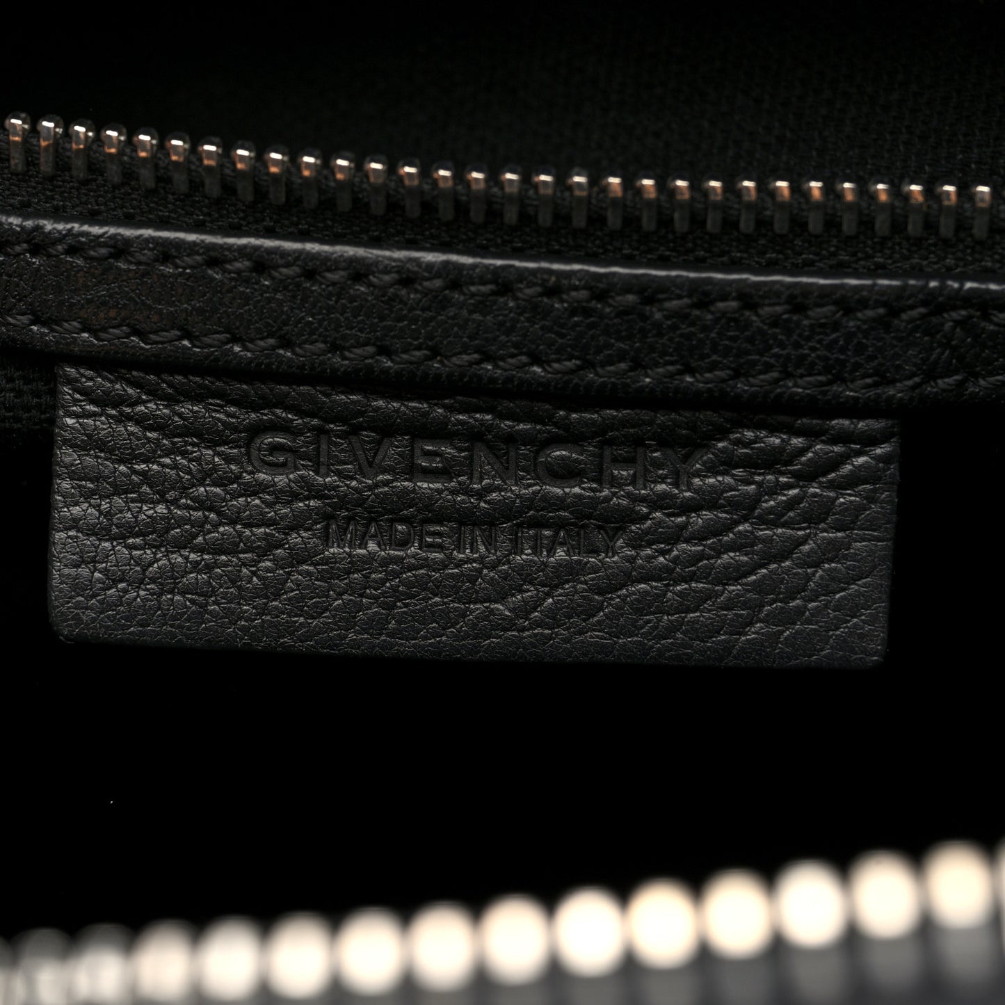 Sugar Goatskin Medium Antigona Black