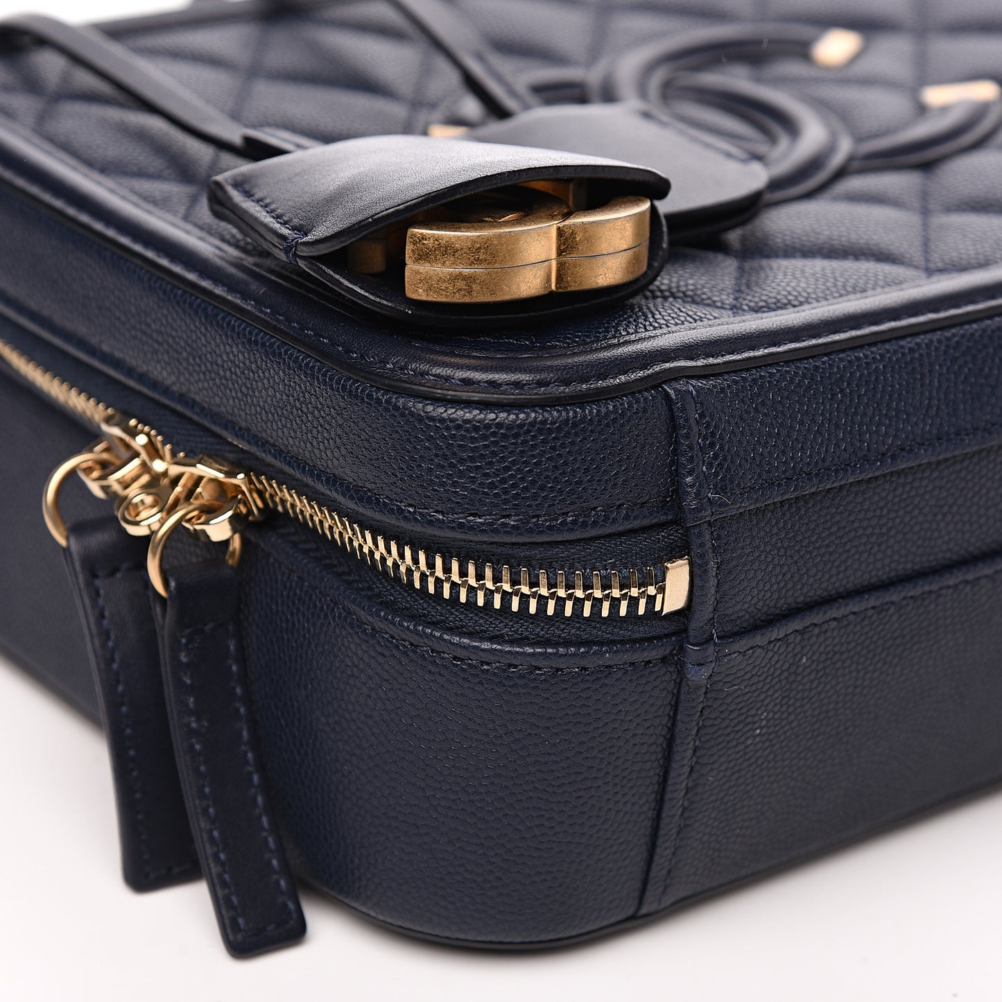 Caviar Quilted Medium CC Filigree Vanity Case Navy