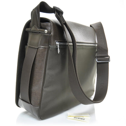 Louis Vuitton Taiga Viktor Messenger Bag Grizzli 2 of 8