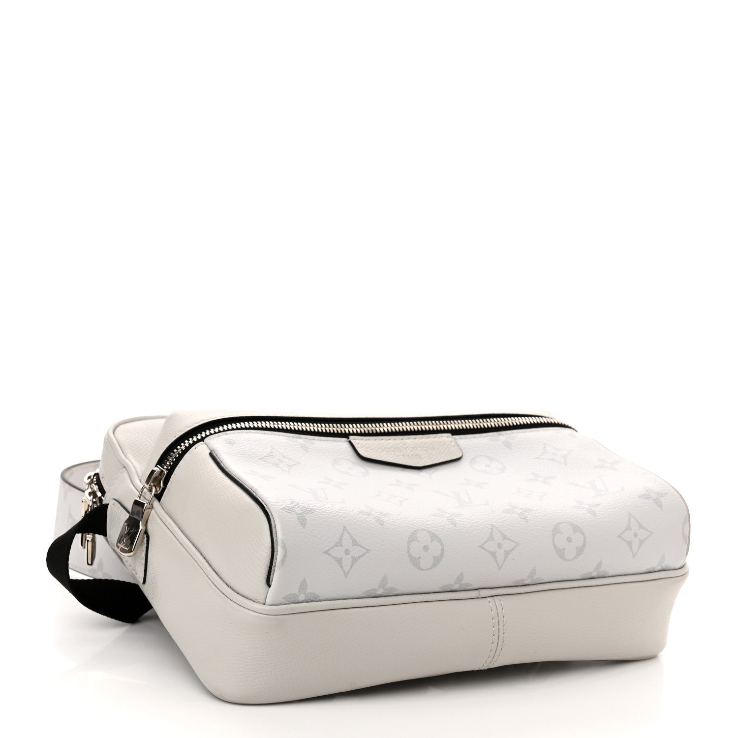 Louis Vuitton Taigarama Outdoor Messenger Antartica 4 of 10