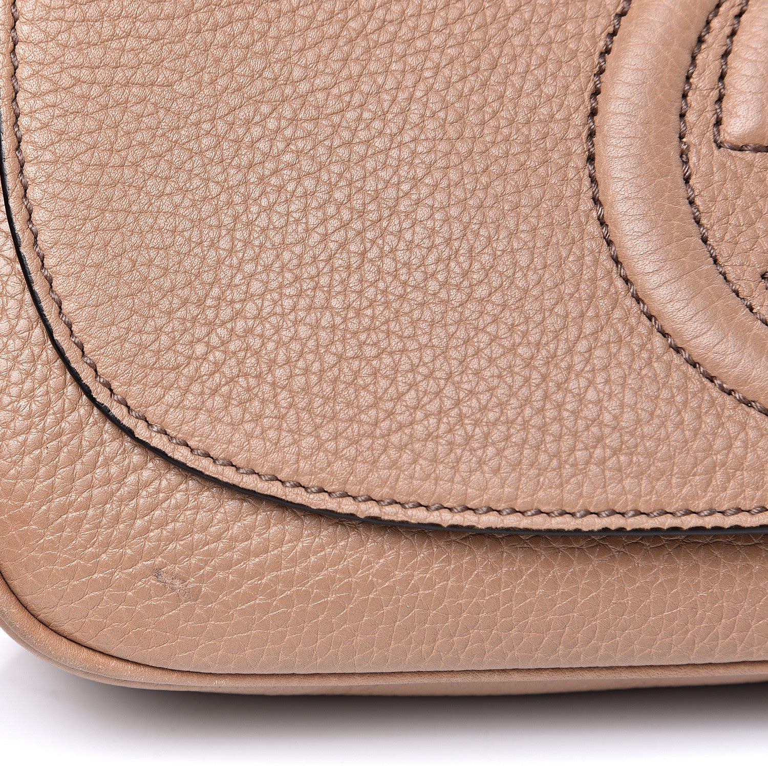 Gucci Pebbled Calfskin Medium Soho Flap Crossbody Camelia 10 of 10