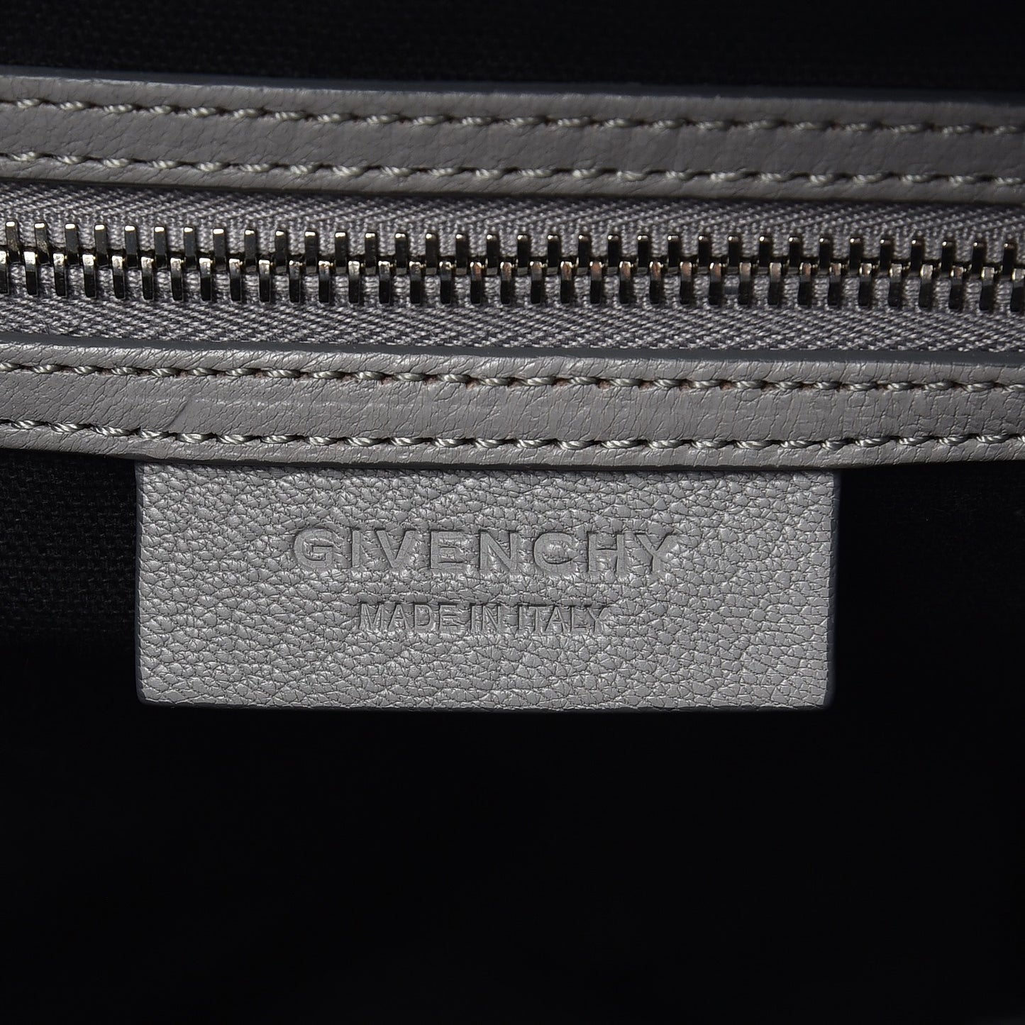 Sugar Goatskin Medium Antigona Pearl Grey