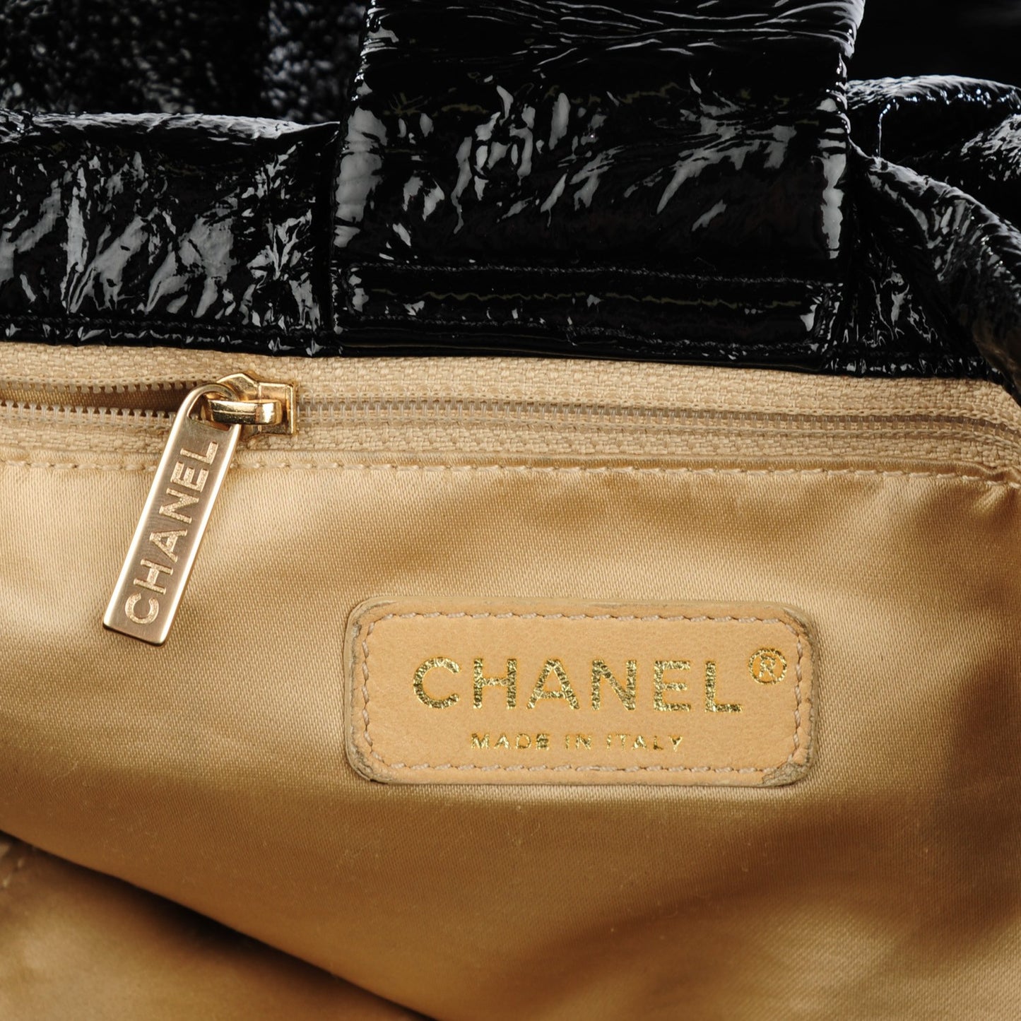 Vinyl XL Rock and Chain Flap Black