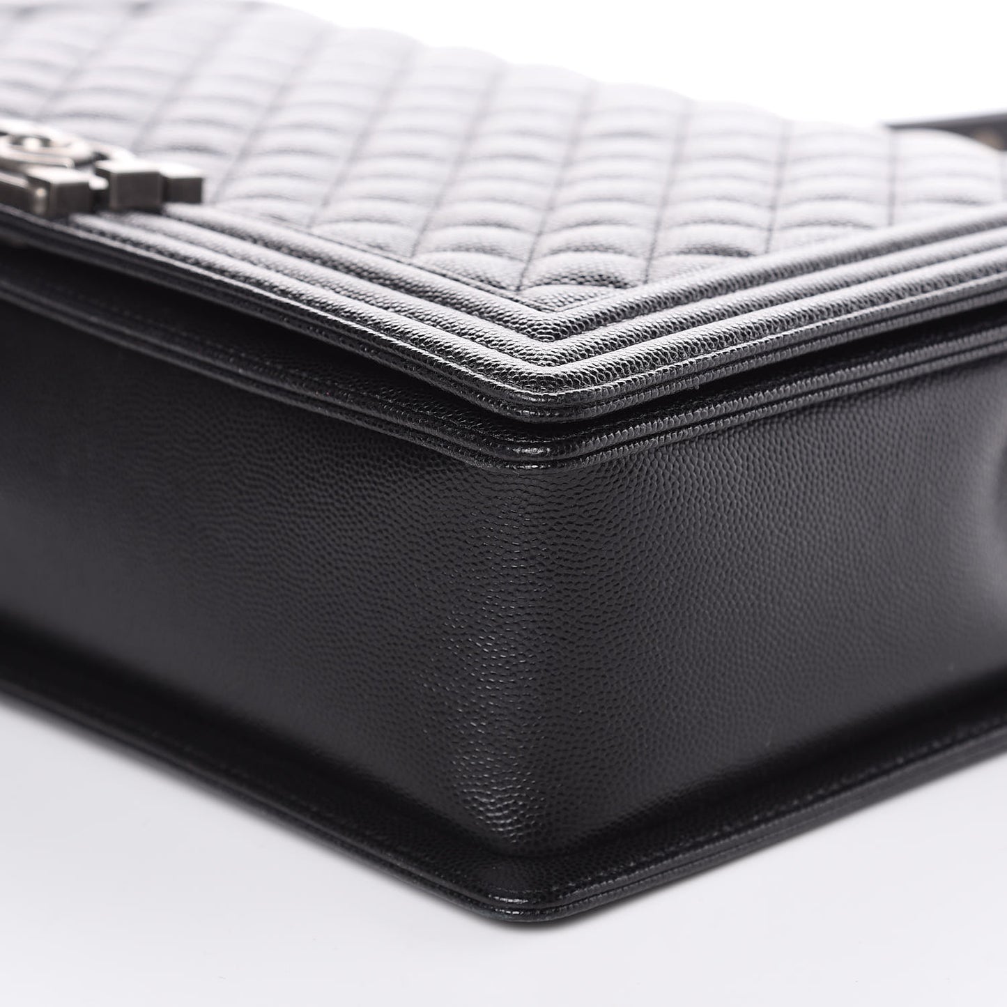 Caviar Quilted Large Boy Flap Black
