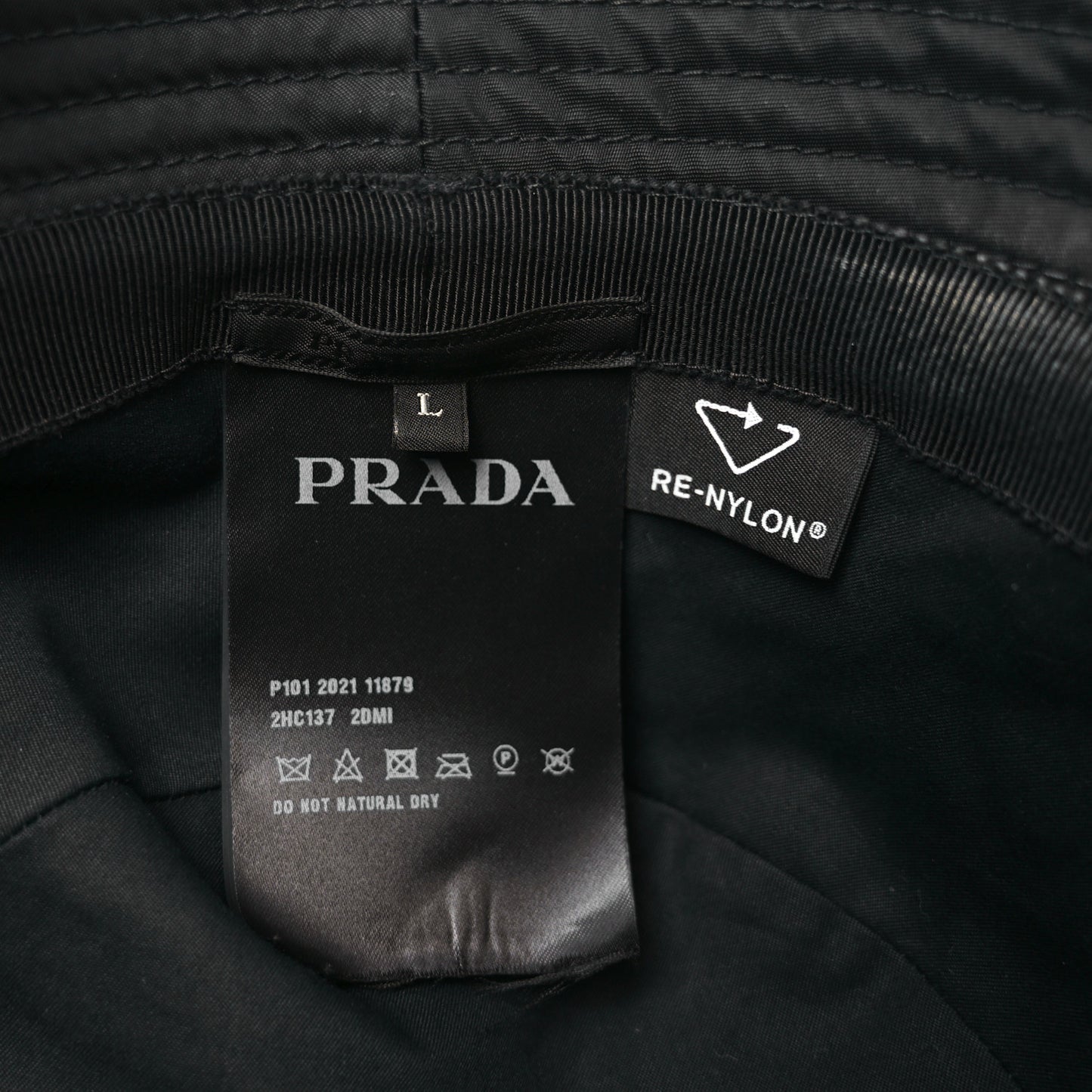 Re-Nylon Metal Triangle Logo Mens Bucket Hat L Black