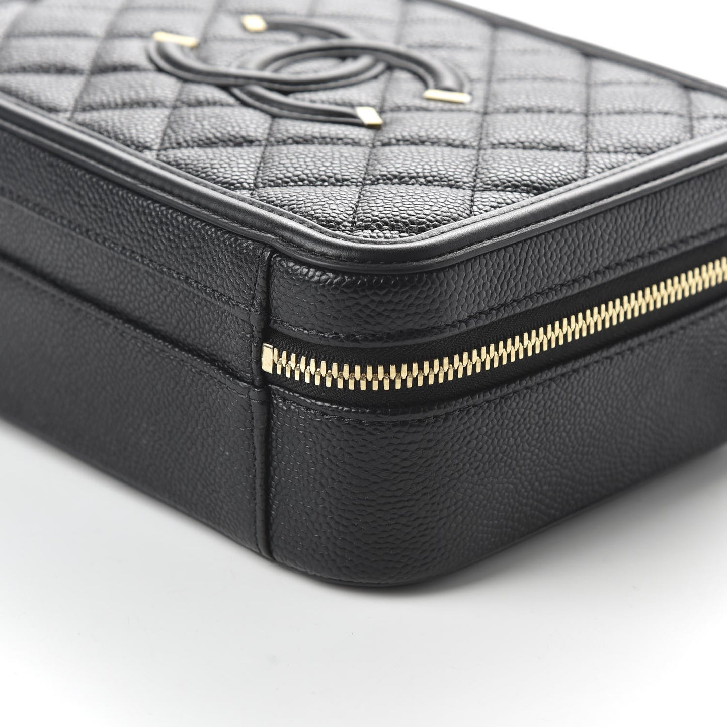 Caviar Quilted Medium CC Filigree Vanity Case Black