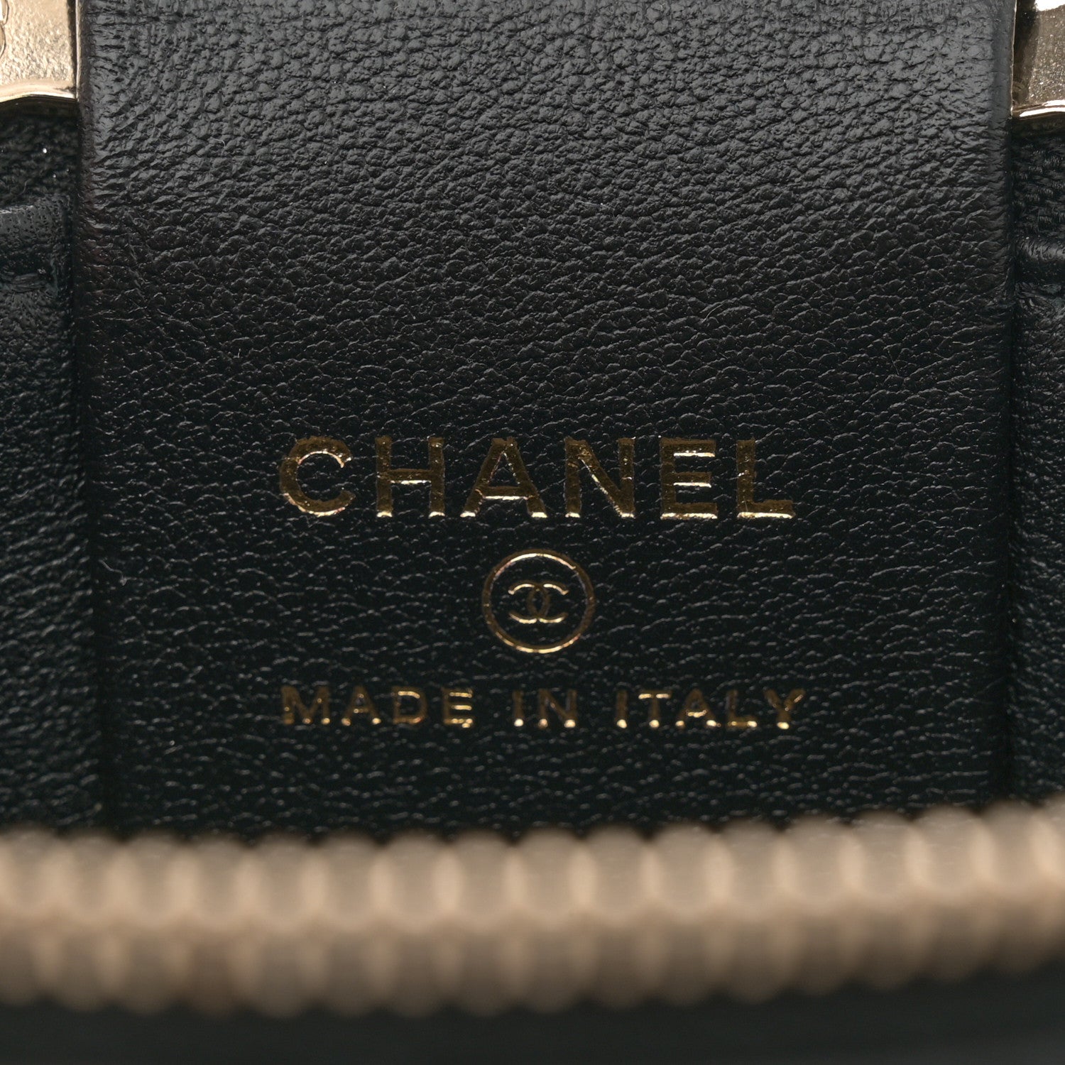 CHANEL ケース♡ Chanel Lambskin Pearl Crystal Quilted Pearly Girl Top Handle Round