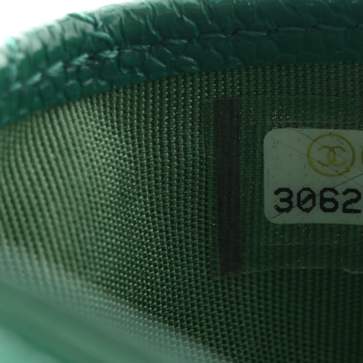Caviar Quilted Card Holder Green