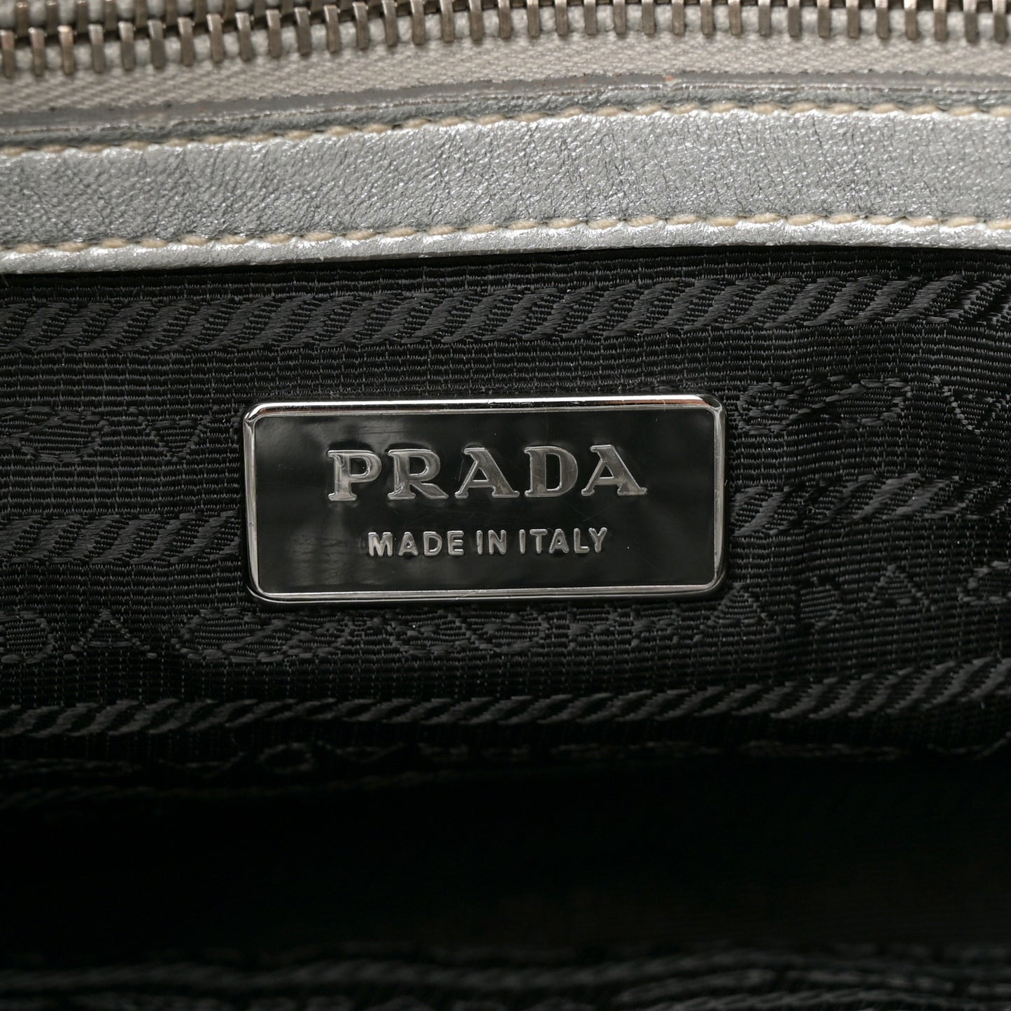 Metallic Nappa Gaufre Messenger Tote Argento