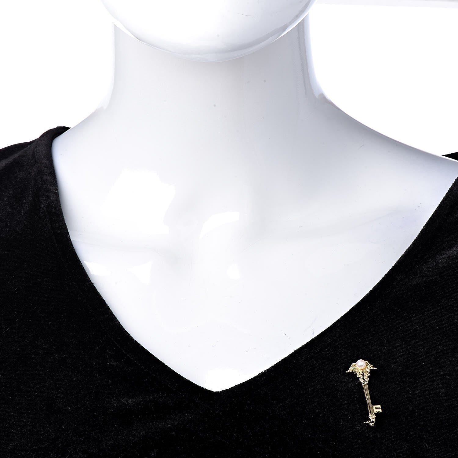 Mikimoto 18K Yellow Gold Pearl 4.5mm Winged Key Brooch 3 of 4