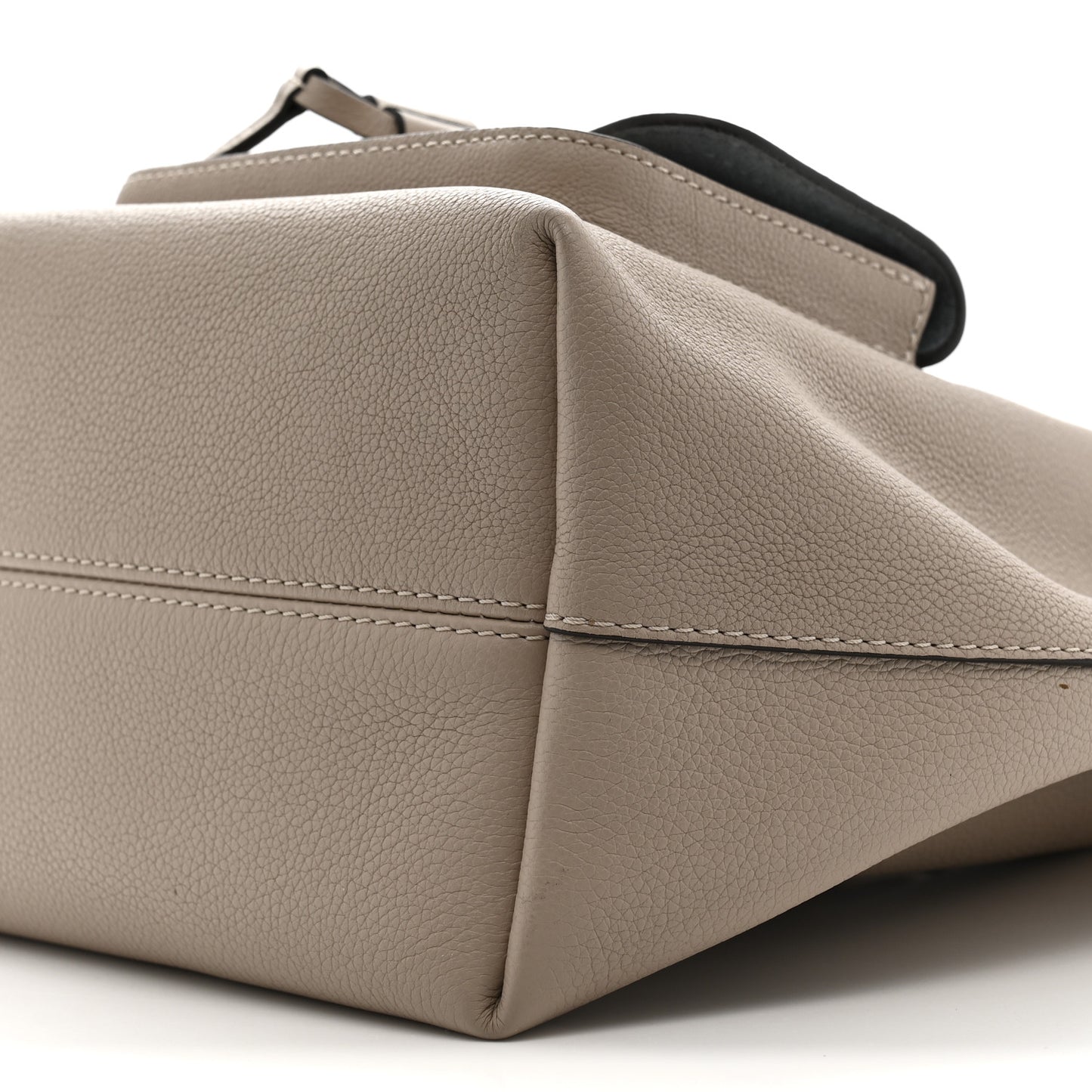 Calfskin Lockme Bucket MM Greige