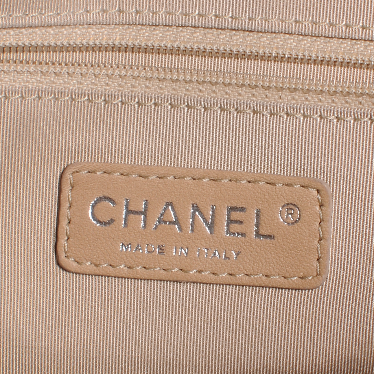 Caviar Expandable Zip Shoulder Bag White