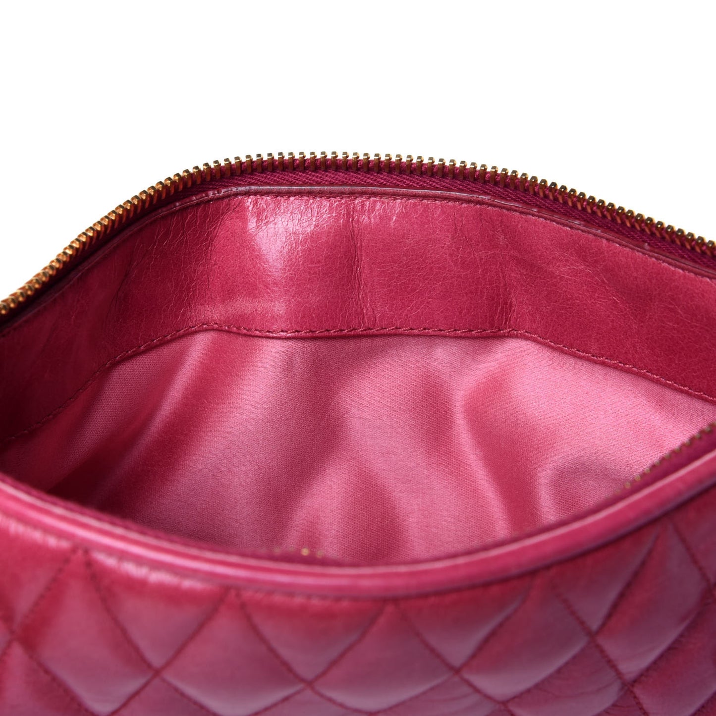 Vitello Shine Quilted Wristlet Peonia