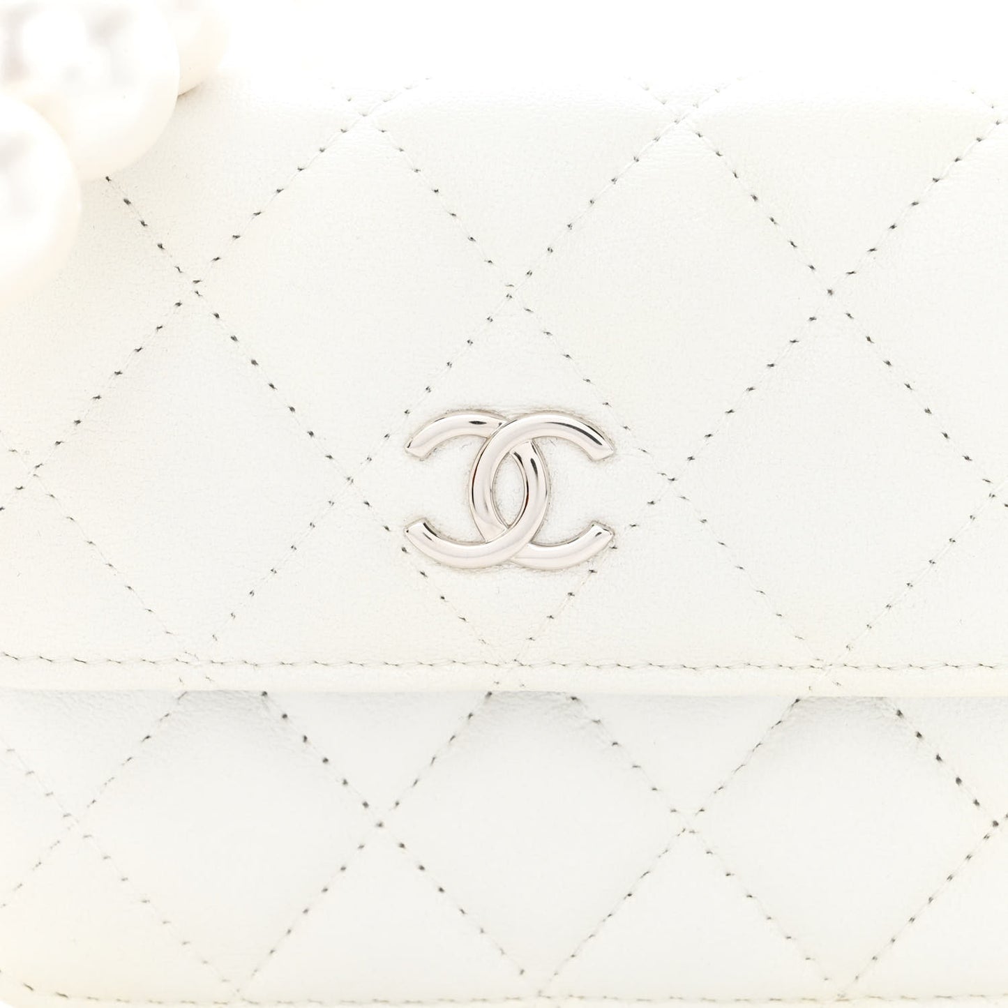 Calfskin Quilted Maxi Pearls Card Holder Flap With Chain White