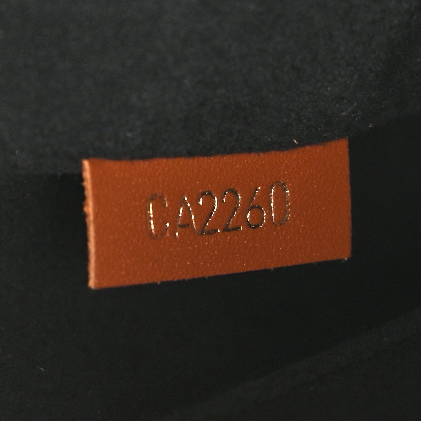 Monogram V Tote MM Black