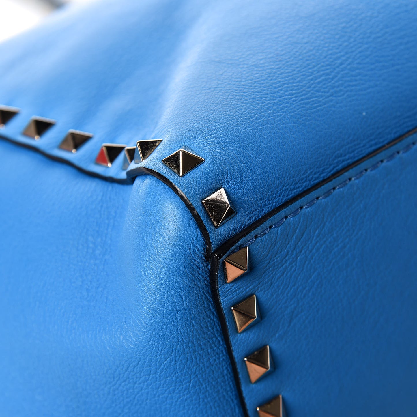 Vitello Rockstud Double Handle Tote Blue Fluo