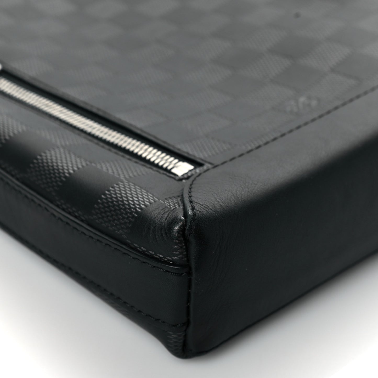 Damier Infini Discovery Messenger BB Onyx