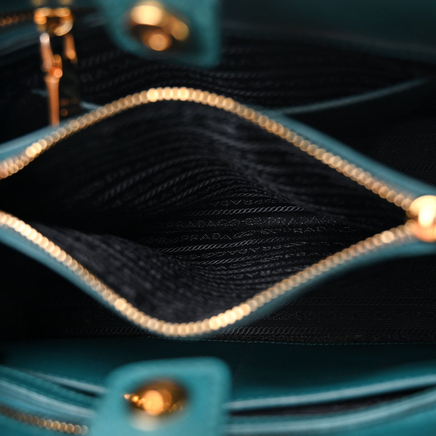 Saffiano Lux Medium Promenade Tote Ottanio