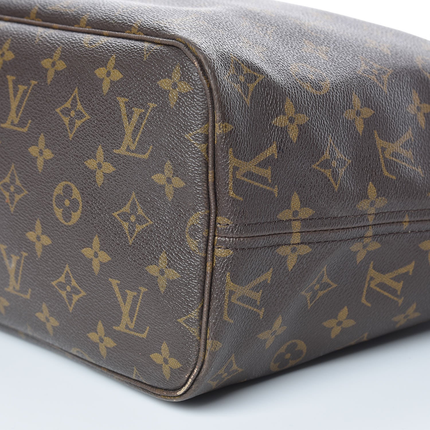 Louis Vuitton Monogram Neverfull MM 23 of 27