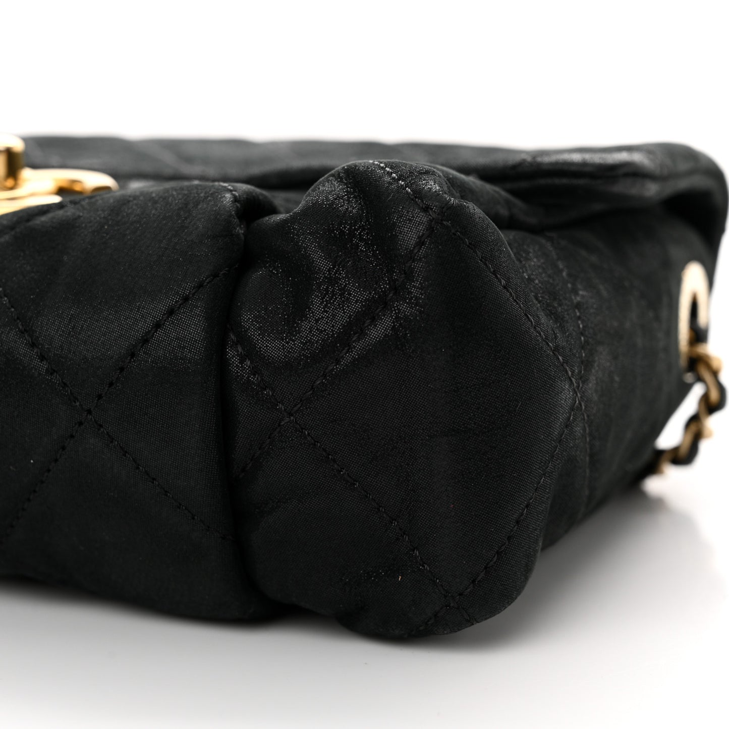 Iridescent Calfskin Quilted Small Chic Quilt Flap Black