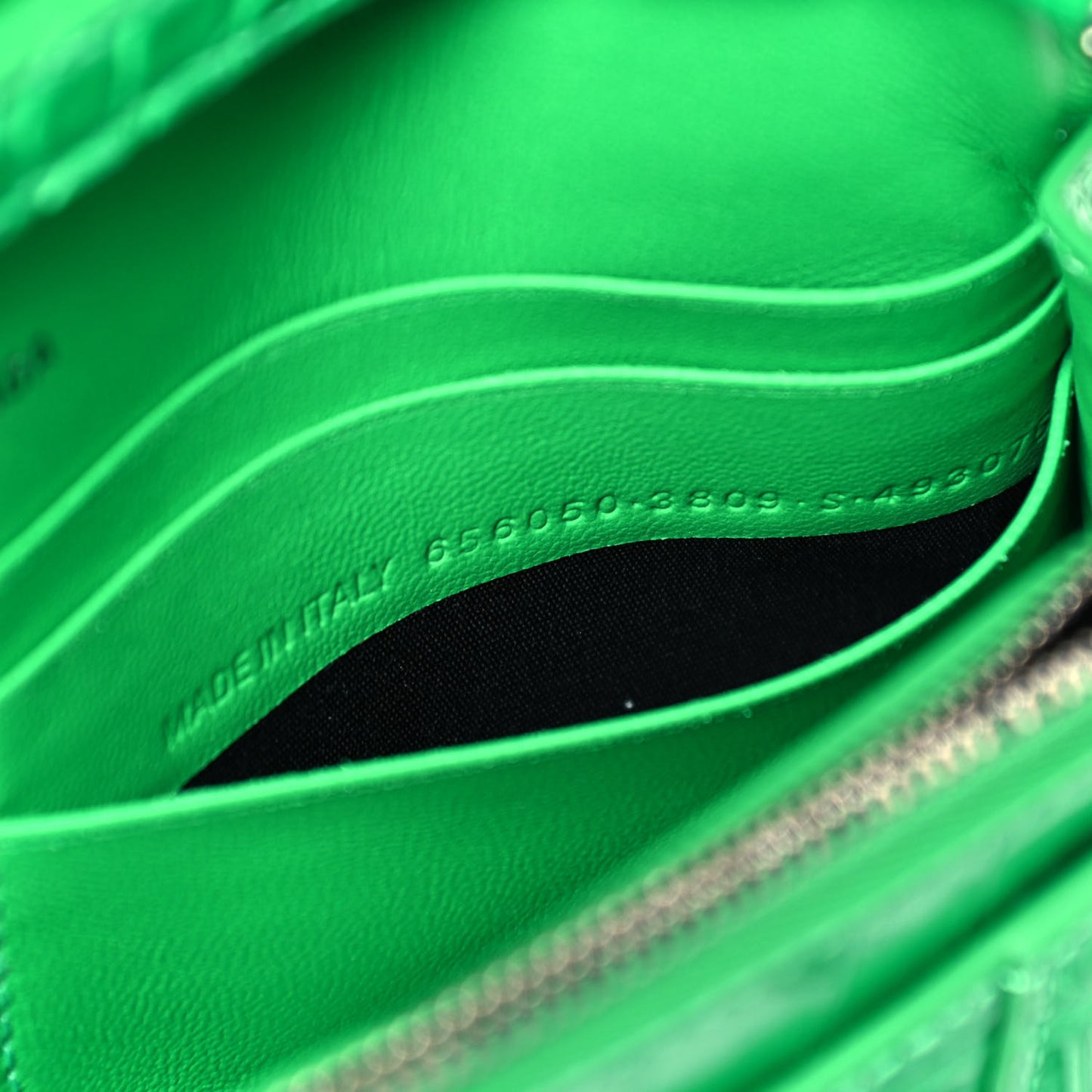 Shiny Calfskin Tonal B Crocodile Embossed Hourglass Chain Bag Vivid Green