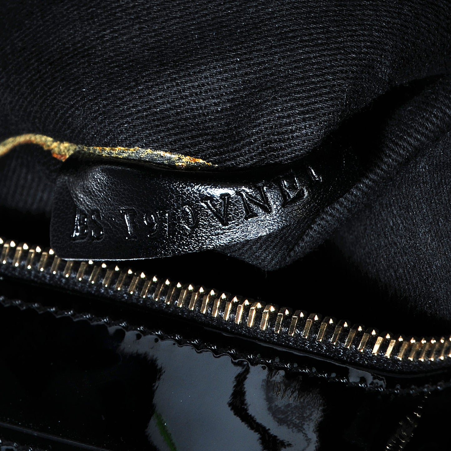 Patent Medium Rockstud Tote Black