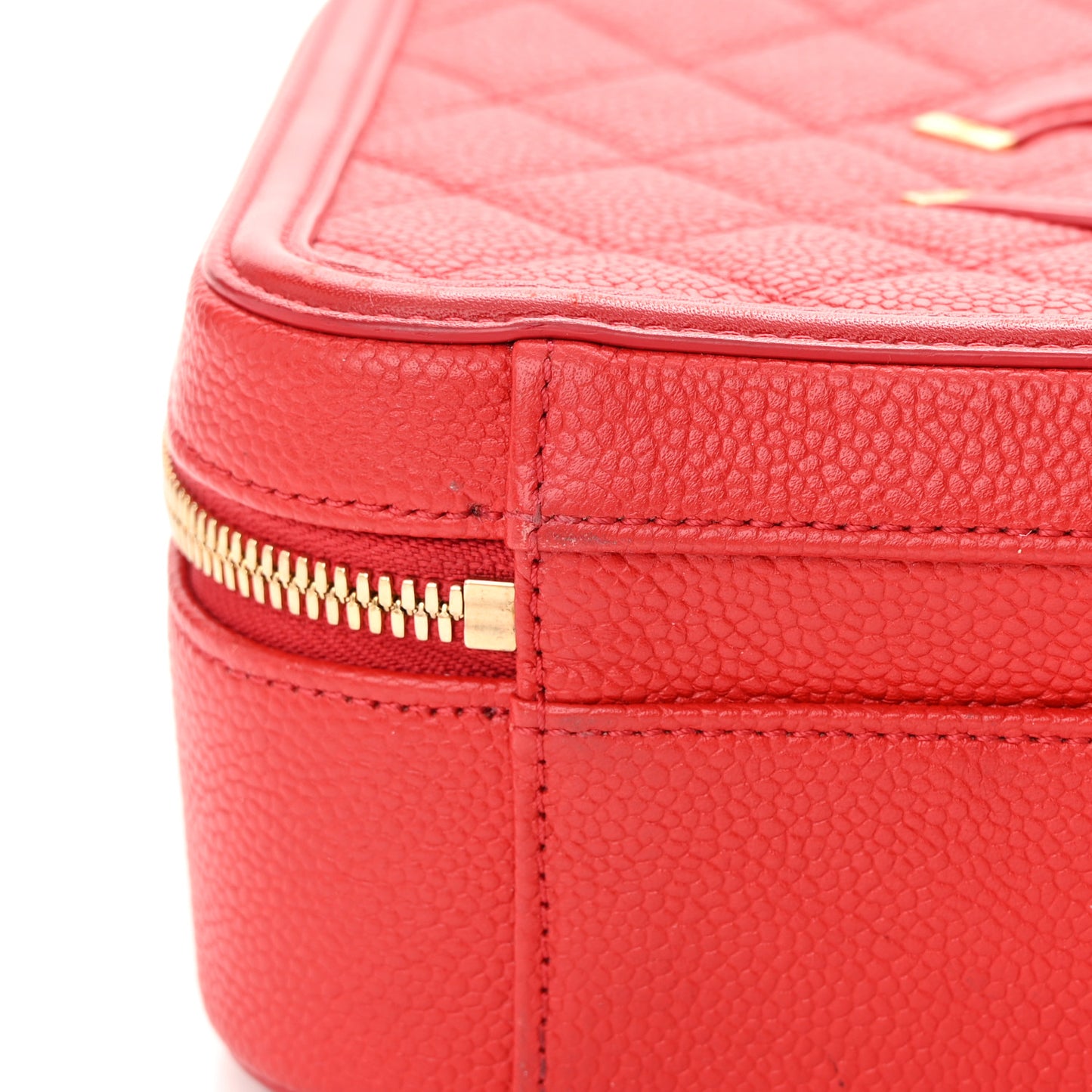 Caviar Quilted Medium CC Filigree Vanity Case Red