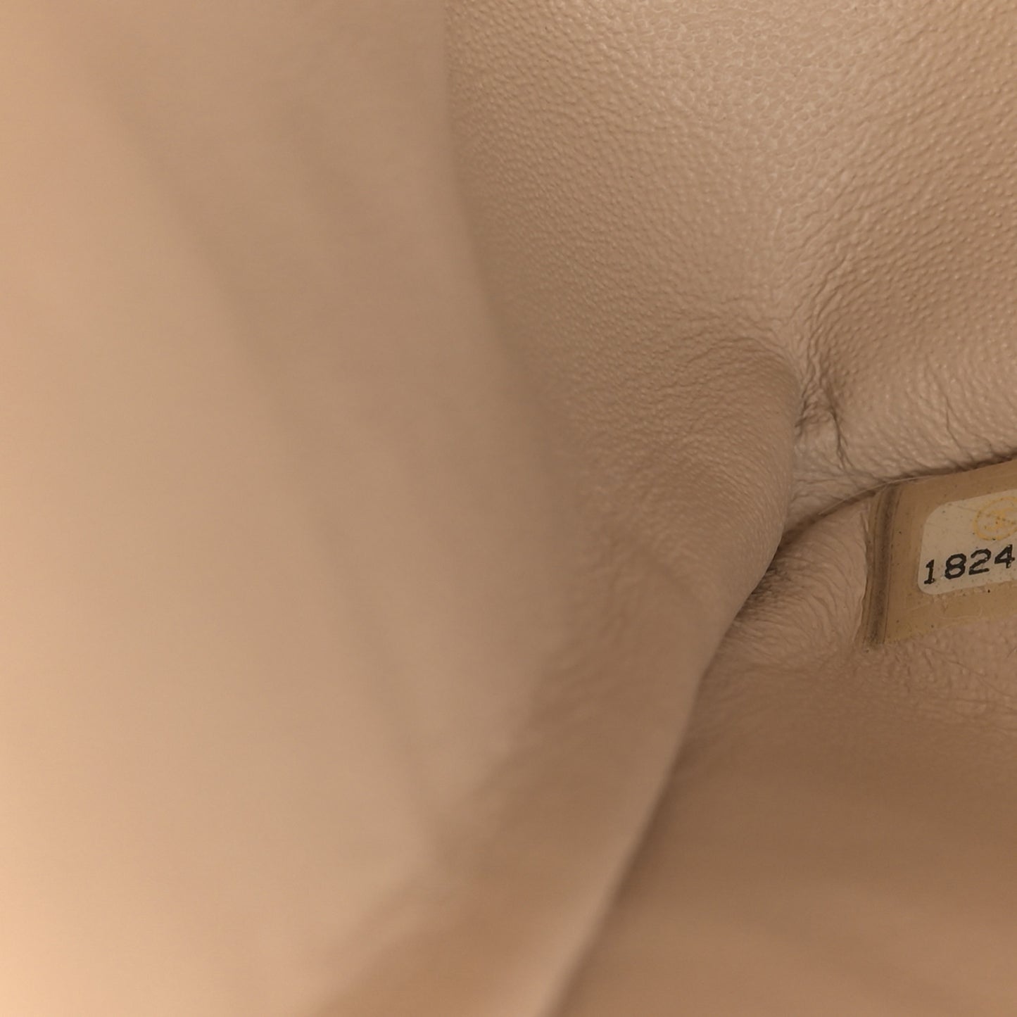 Caviar Quilted Jumbo Double Flap Beige Clair