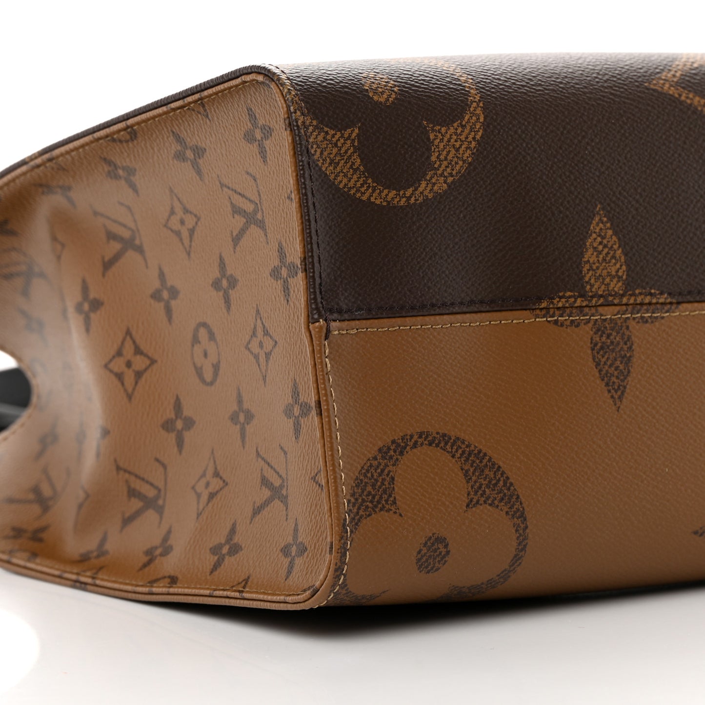 Reverse Monogram Giant Onthego MM