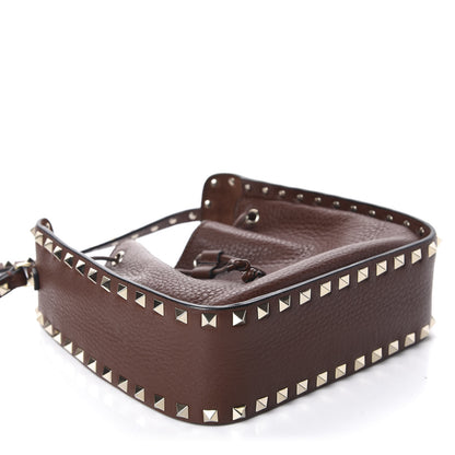 Valentino Garavani Grained Calfskin Rockstud Bucket Bag Light Brown 4 of 10