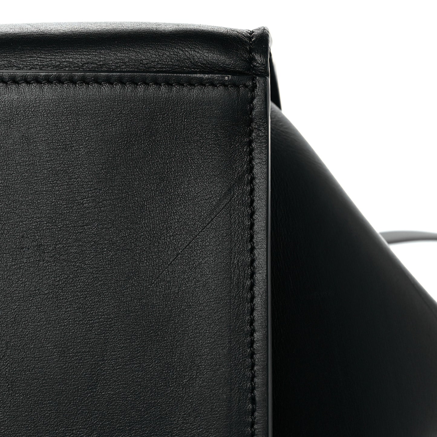 Smooth Calfskin Medium Trapeze Black