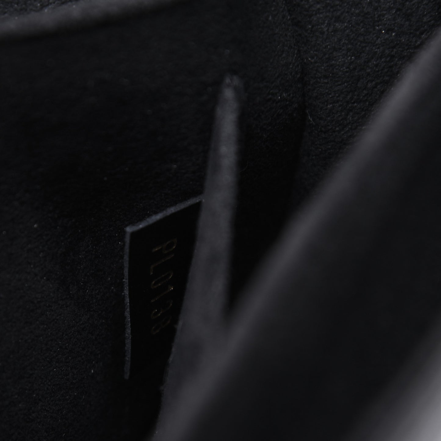 Reverse Monogram Chantilly Lock Black