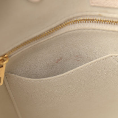 Louis Vuitton Empreinte Monogram Giant By The Pool Onthego MM Cream Saffron 17 of 18