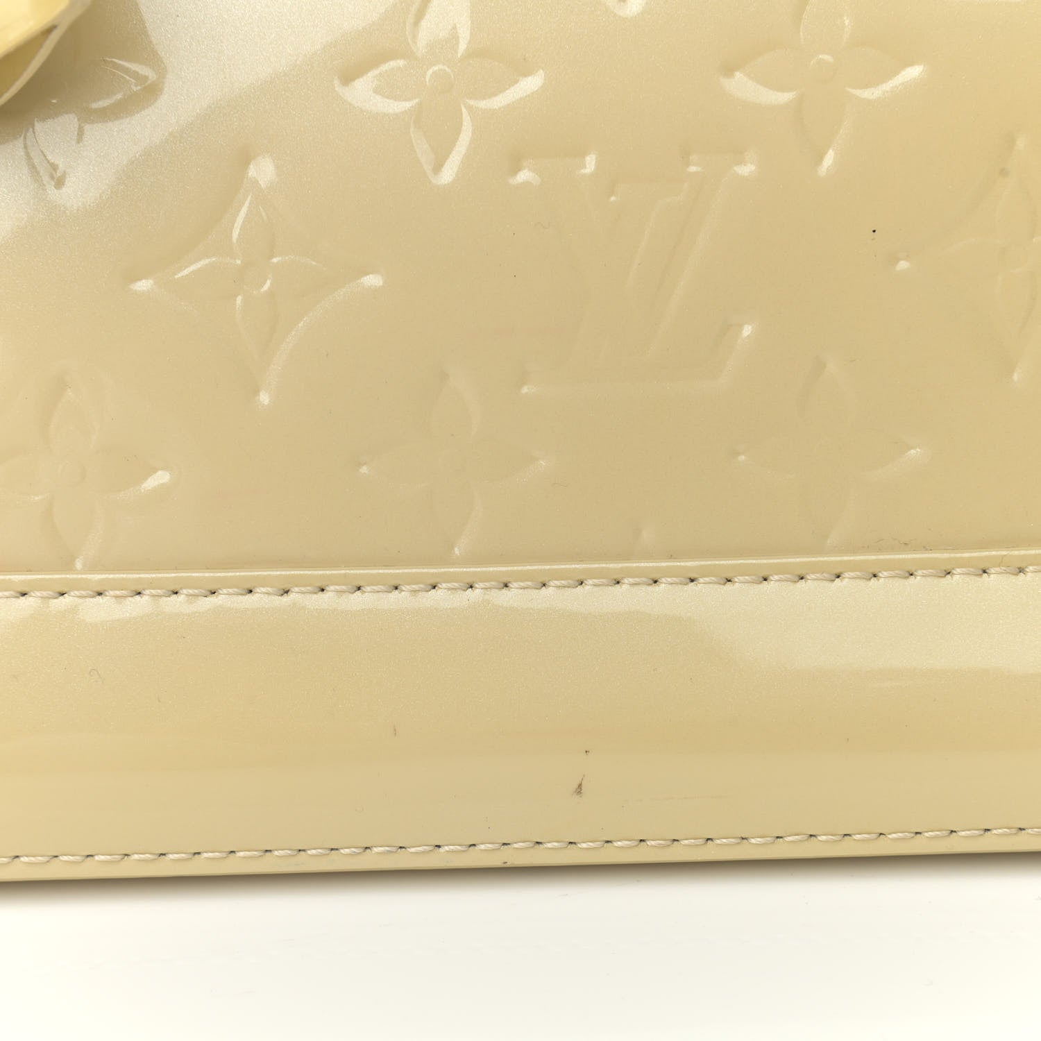 Louis Vuitton Vernis Alma GM Blanc Corail 11 of 15