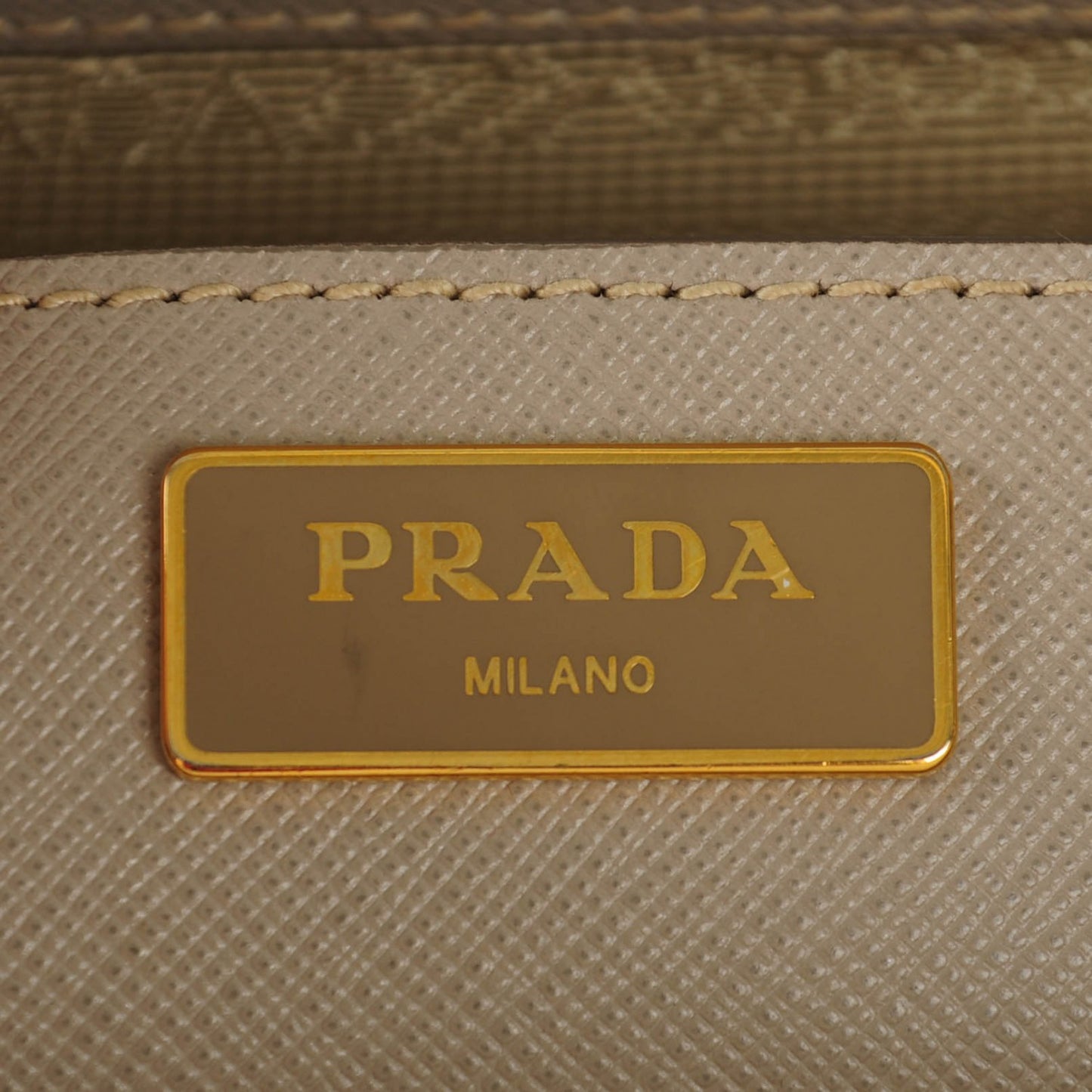 Saffiano Medium Galleria Double Zip Tote Pomice