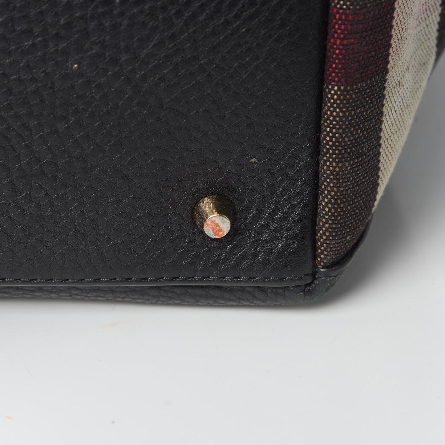Grainy Calfskin House Check Medium Maidstone Black