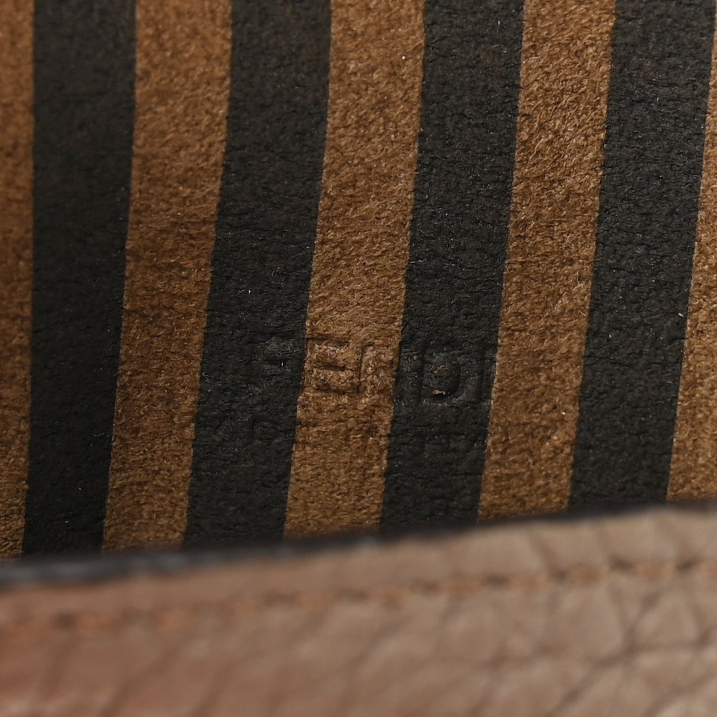 Cuoio Romano Selleria AirPods Pro Chain Baguette Charm Taupe