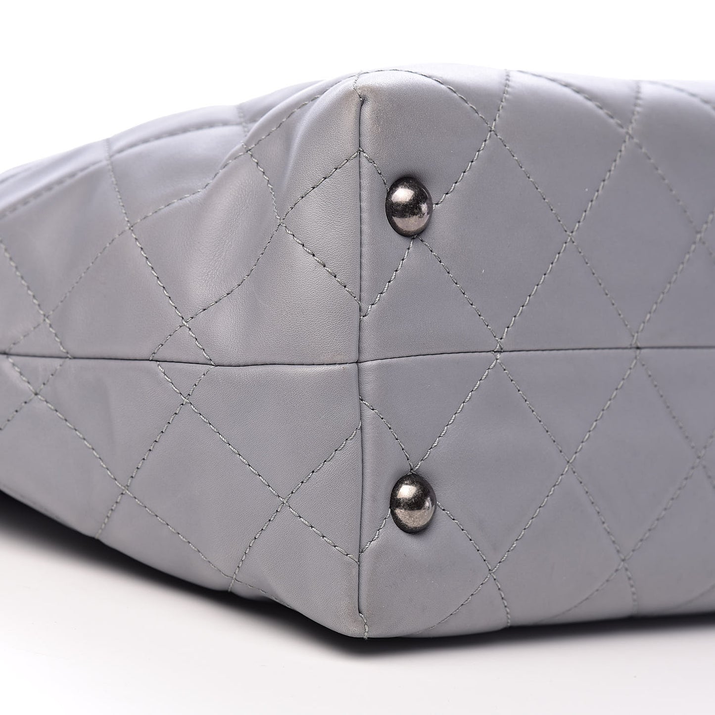 Calfskin Quilted Large Shopping In Chains Tote Light Grey