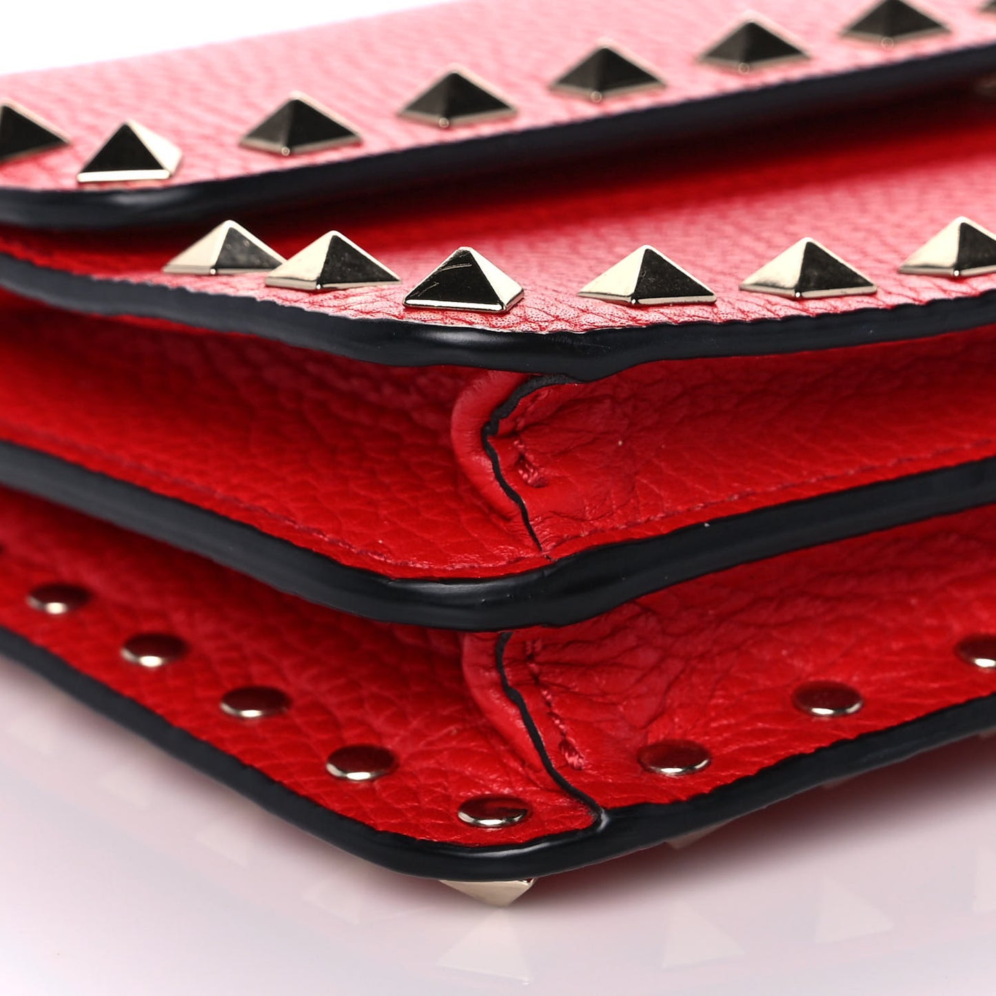 Pebbled Calfskin Rockstud Flap Wallet On Chain Rouge Pur