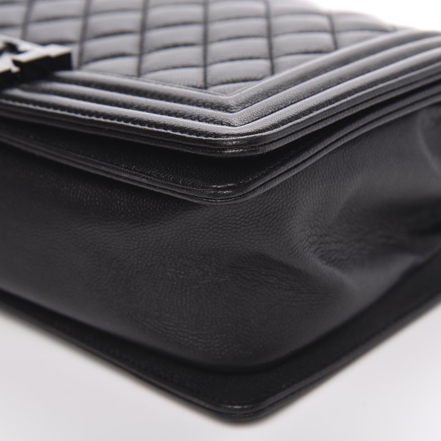 Caviar Quilted Medium Boy Flap So Black