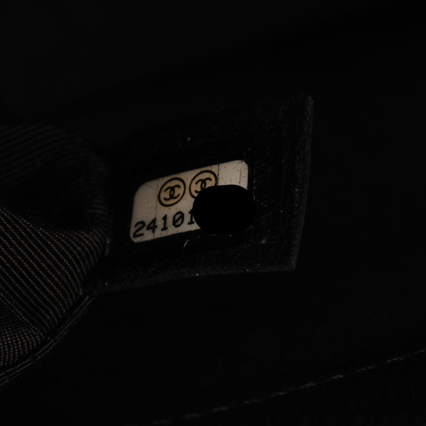 Caviar Quilted Medium Boy Flap So Black