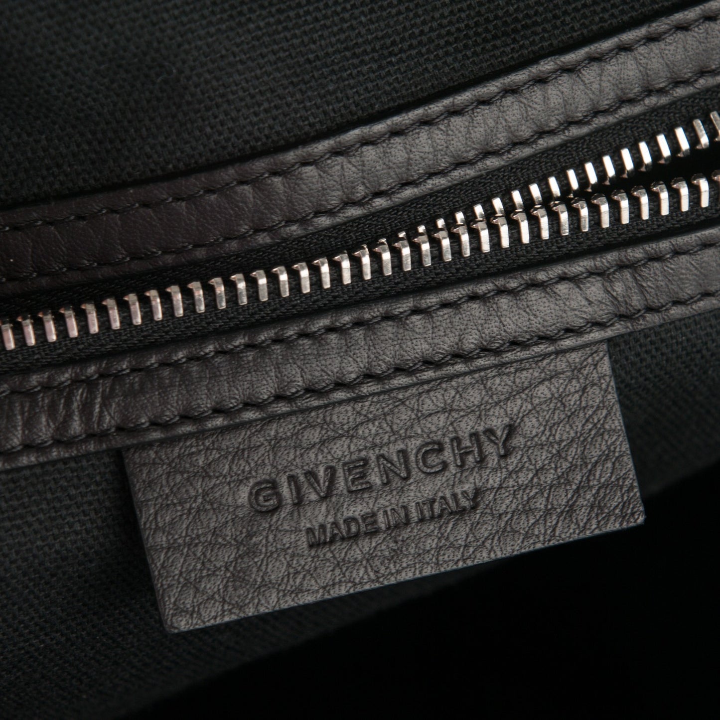 Waxy Grained Calfskin Medium Nightingale Black