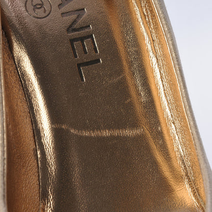 Chanel Embossed Lambskin Calfskin CC Cap Toe Pumps 38.5 Black 14 of 17
