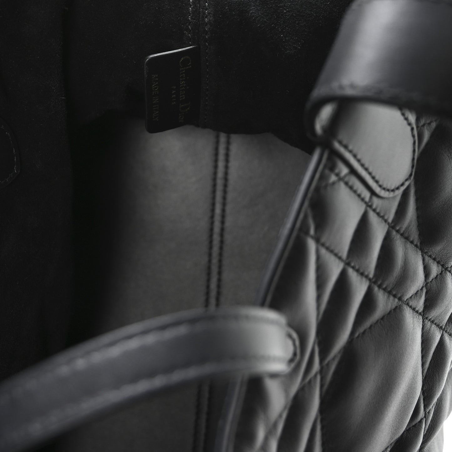 Calfskin Macrocannage Medium Toujours Black