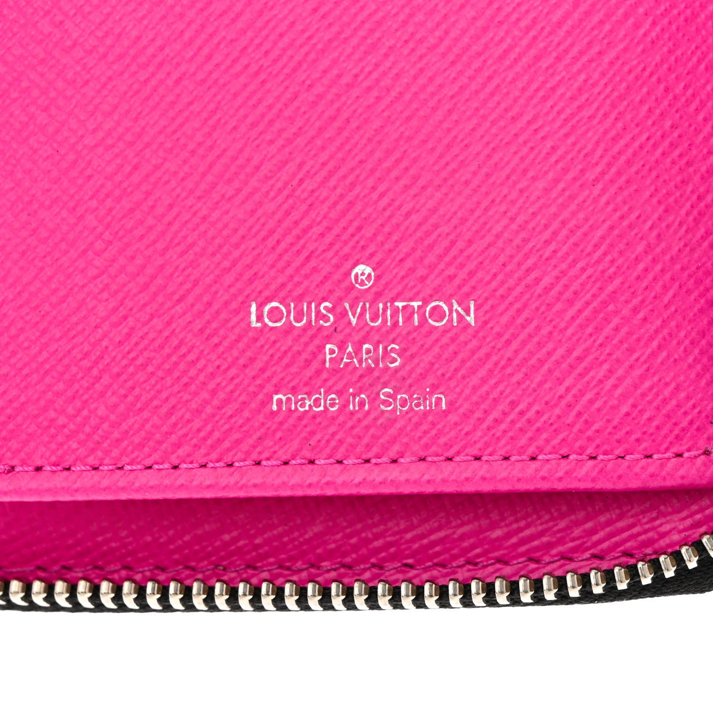 Taigarama Vertical Zippy Wallet Fuchsia