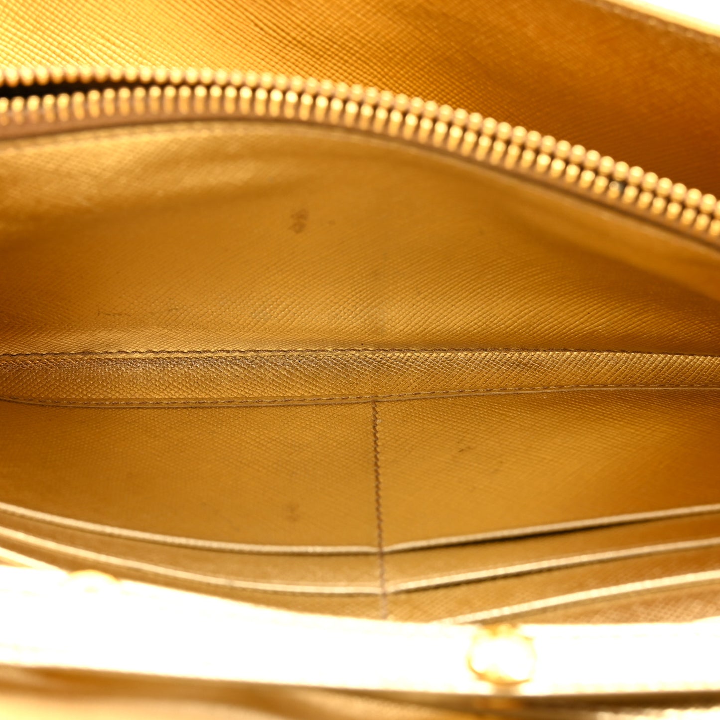 Metallic Saffiano Wallet On Chain Platino