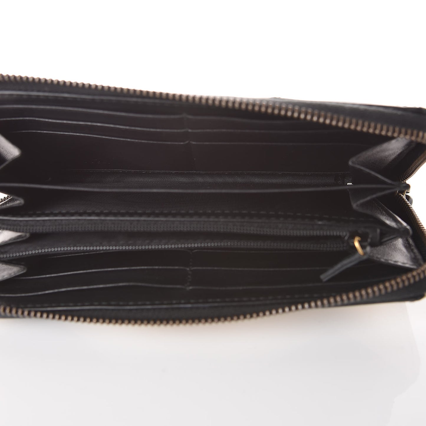 Calfskin Matelasse GG Marmont Zip Around Wallet Black White