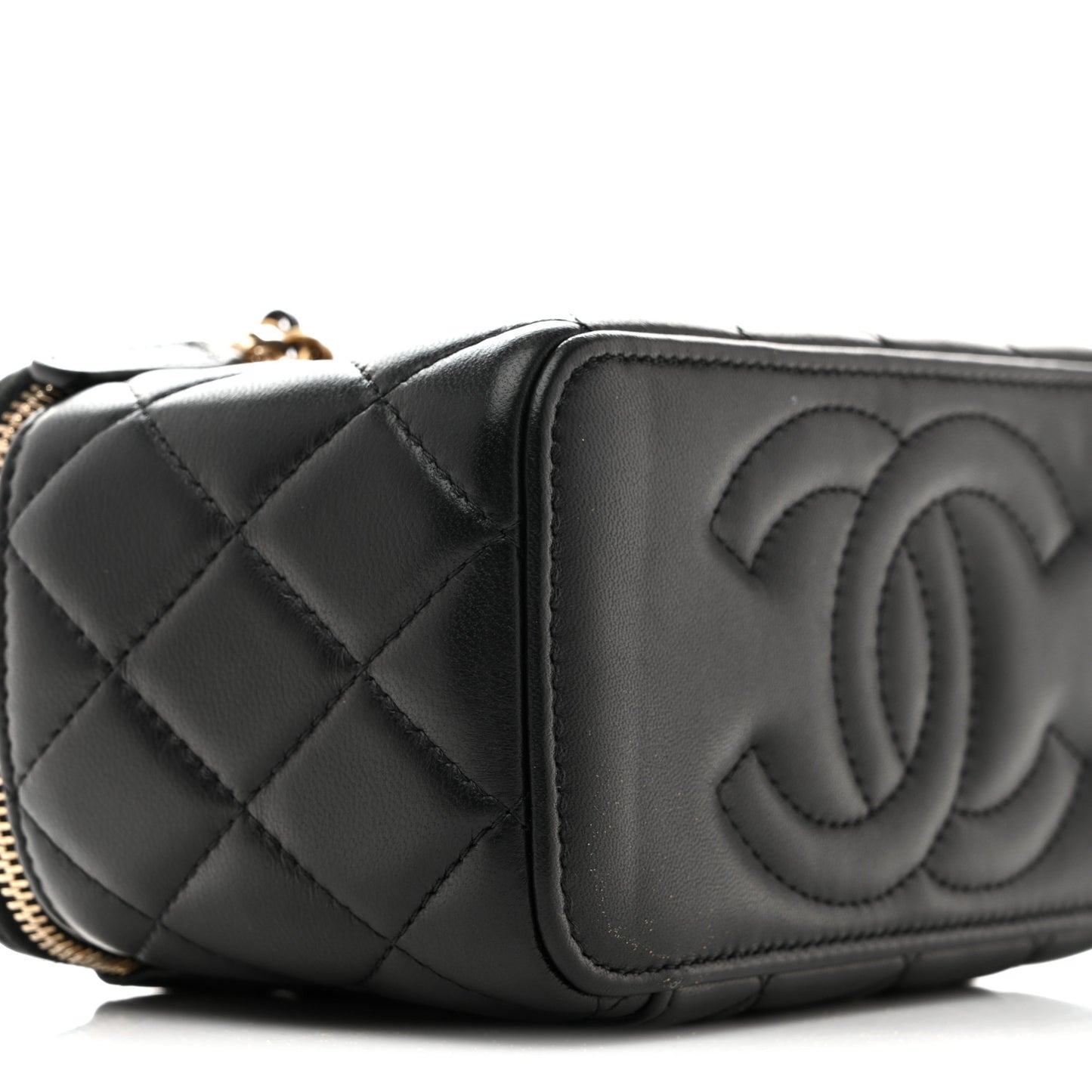 Lambskin Quilted Pearl Crush Small Vanity Case With Chain Black