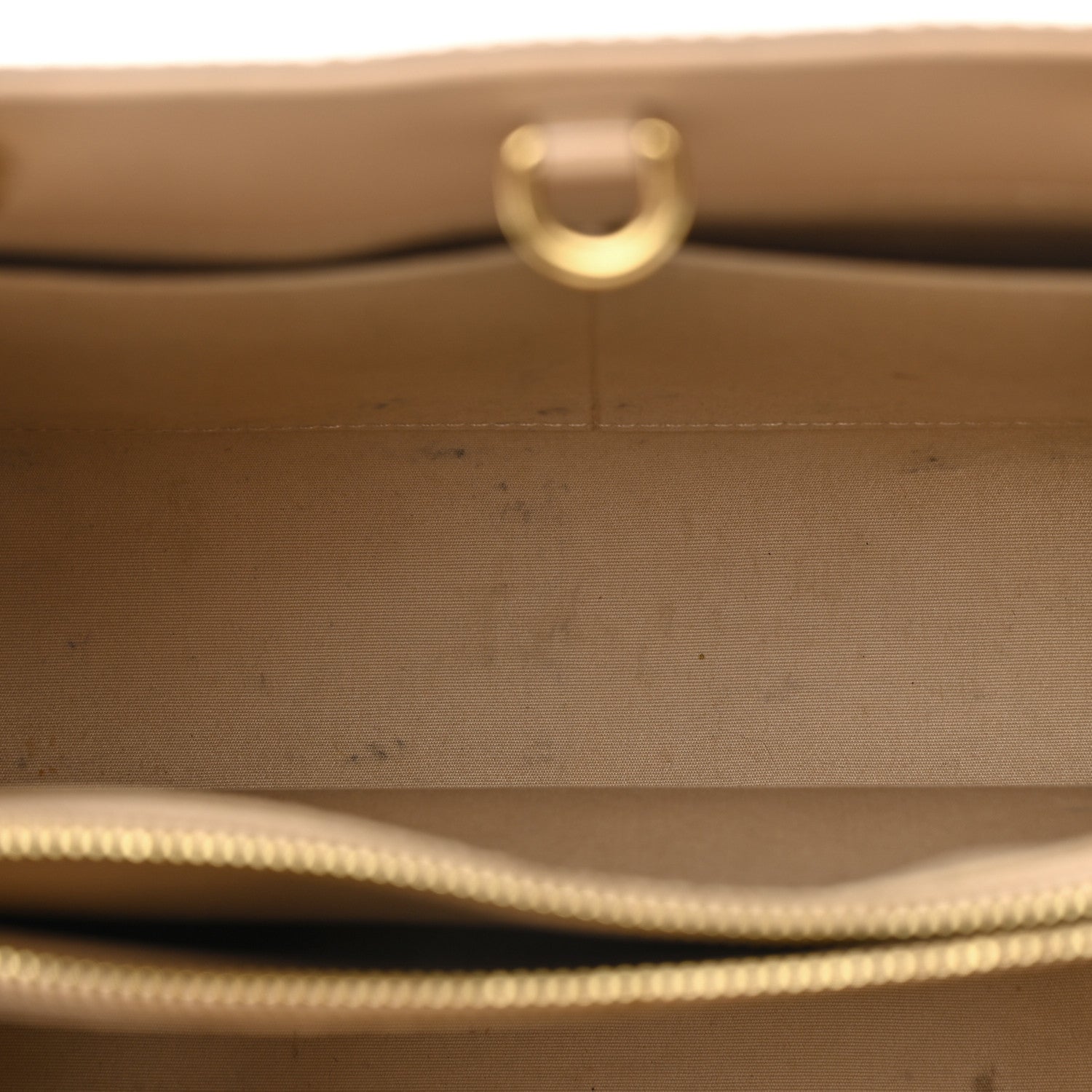 Louis Vuitton Vernis Montaigne MM Dune 4 of 28